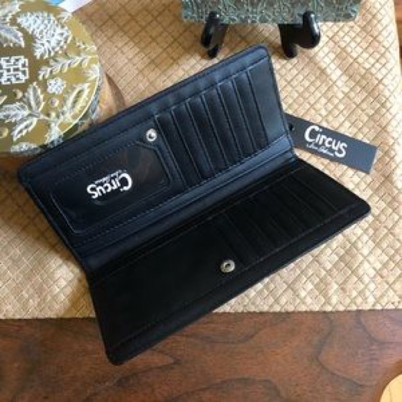 Circus by Sam Edelman Bifold Wallet - Picture 2 of 6